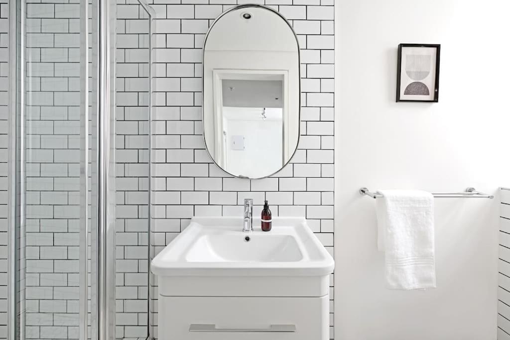 Ella - Chic Studio Living In Central