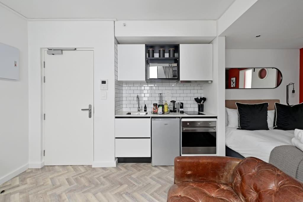 Ella - Chic Studio Living In Central *
