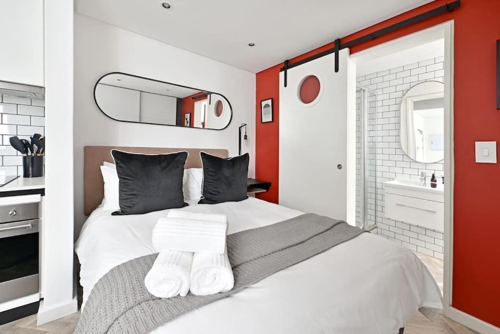Ella - Chic Studio Living In Central Cape Town