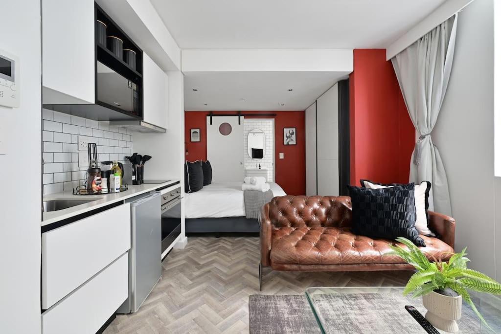 Ella - Chic Studio Living In Central Apartment *